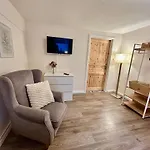 Appartement Stilvolle 3-zi-wohnung, Ruhig, Parkplatz, Wlan,