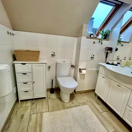Stilvolle 3-zi-wohnung, Ruhig, Parkplatz, Wlan, Kiel