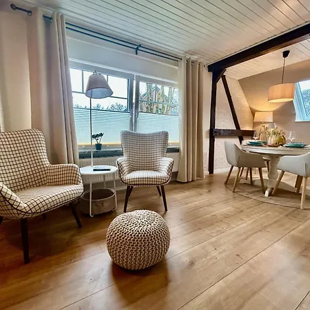 Stilvolle 3-zi-wohnung, Ruhig, Parkplatz, Wlan, * Kiel