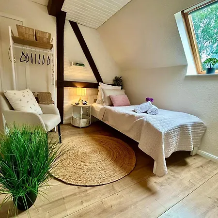 Stilvolle 3-zi-wohnung, Ruhig, Parkplatz, Wlan, * Kiel
