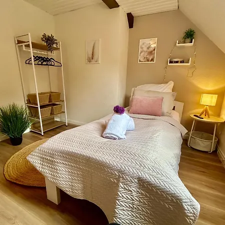 Lejlighed Stilvolle 3-zi-wohnung, Ruhig, Parkplatz, Wlan, *